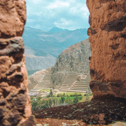 Visit the ruins of the Sacred Valley.