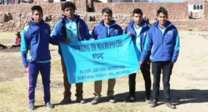 Huchuy Qosqo Trek Cleaning Campain It was a long day collecting garbage and more garbage from the roads, from the banks of the lakes, even from some small villages on the route. Committed to Our environmental responsability, our goal is to leave the roads better than we have found. Every year we carry out cleaning of different hiking routes and we will continue doing it. None of this would be possible without the support of our clients who rely on our team to make their trips and excursions to Machu Picchu. Our commitment to them is to organize a once in a lifetime experience.