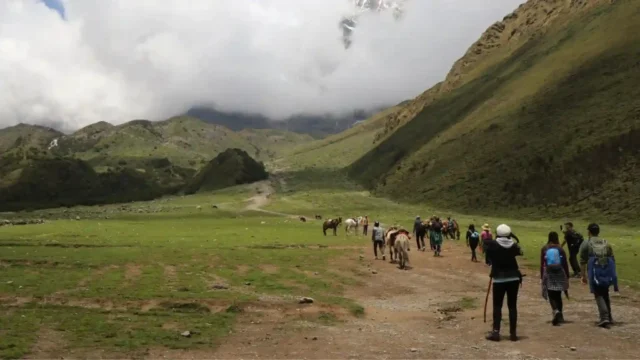 Route to Humantay Lagoon