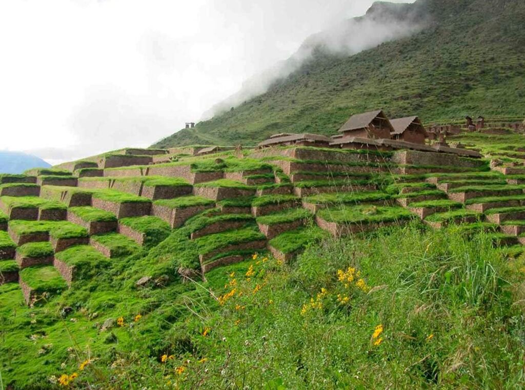 Huchuy Qosqo trek to Machu Picchu 3D/2N. Ruins of the Incas