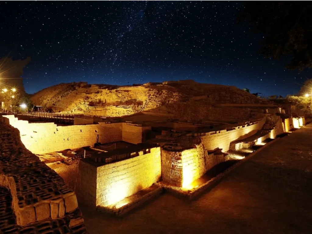 Curator-Led Larco Museum and Huaca Pucllana Tour