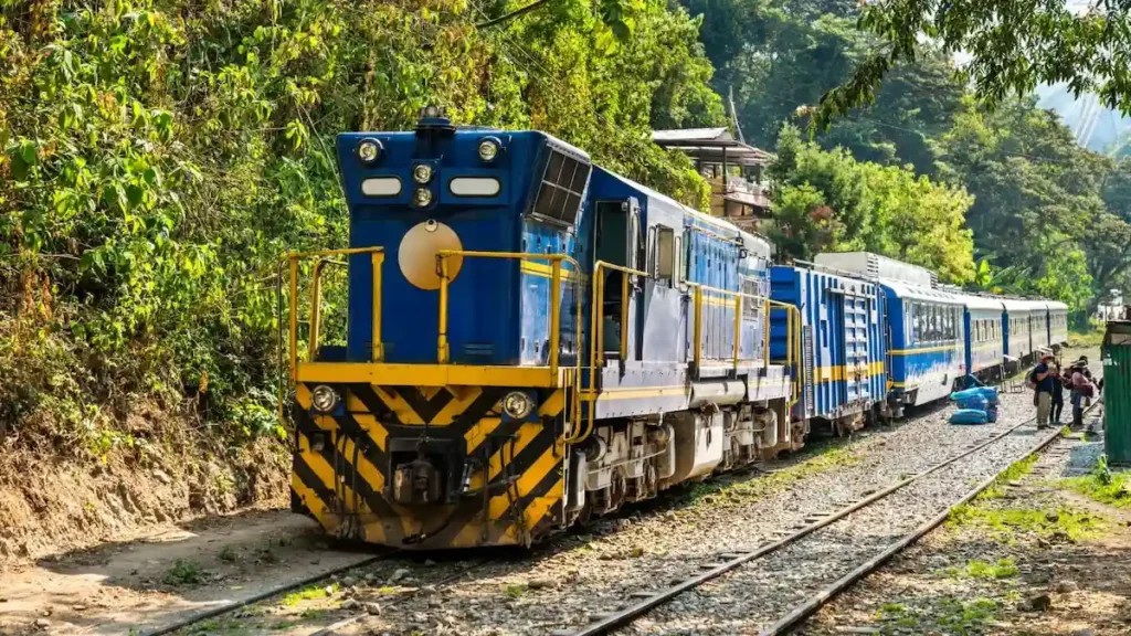 Early pick-up & train to Km 104 of Cusco or Sacred Valley Early pick-up & train to Km 104 of Cusco or Sacred Valley